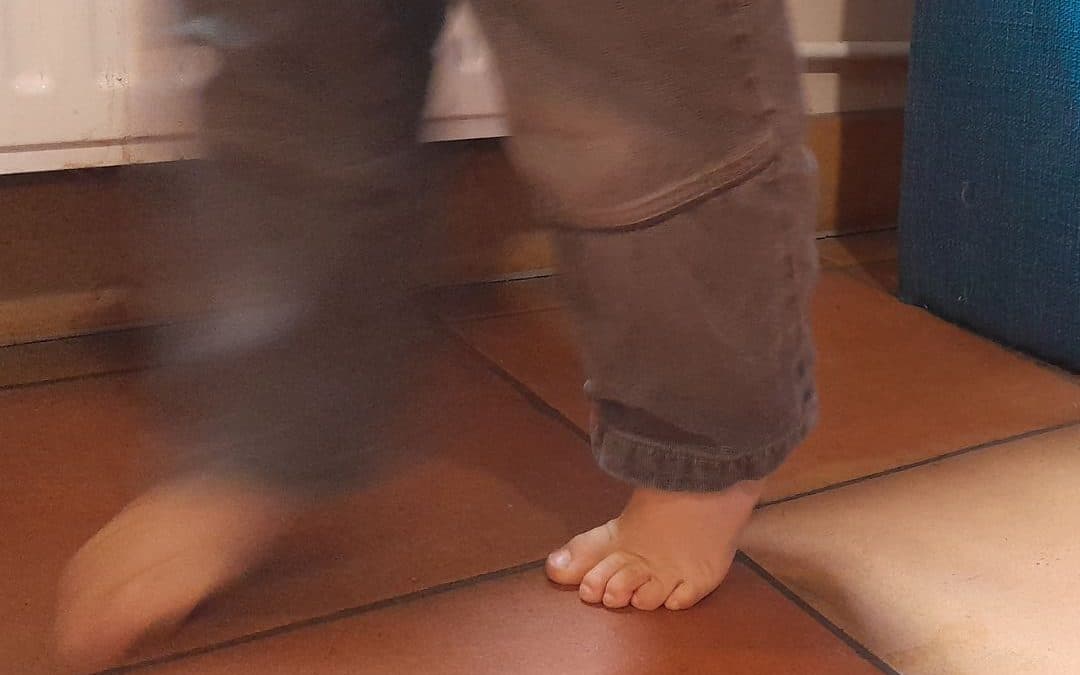 Kinésithérapie pédiatrique : comprendre la Marche sur la Pointe des Pieds chez les Enfants